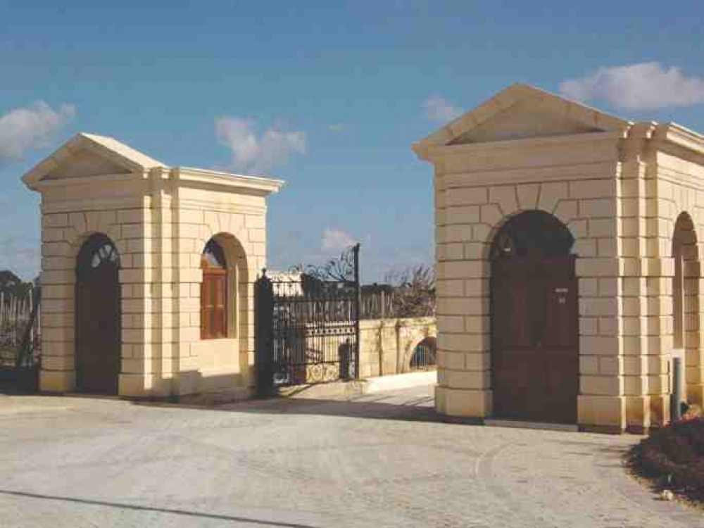 Animal groups urge ban on Montekristo zoo licence
