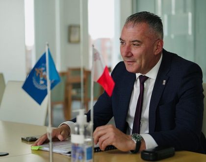 Malta probe clears Jo Etienne Abela in hospital hiring case review